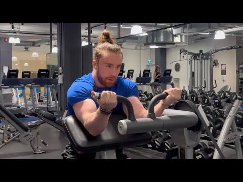 Machine Preacher Curl (Technique)